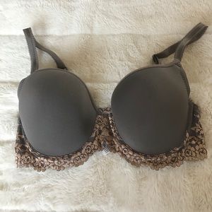 Wacoal bra with lace detail, 32C